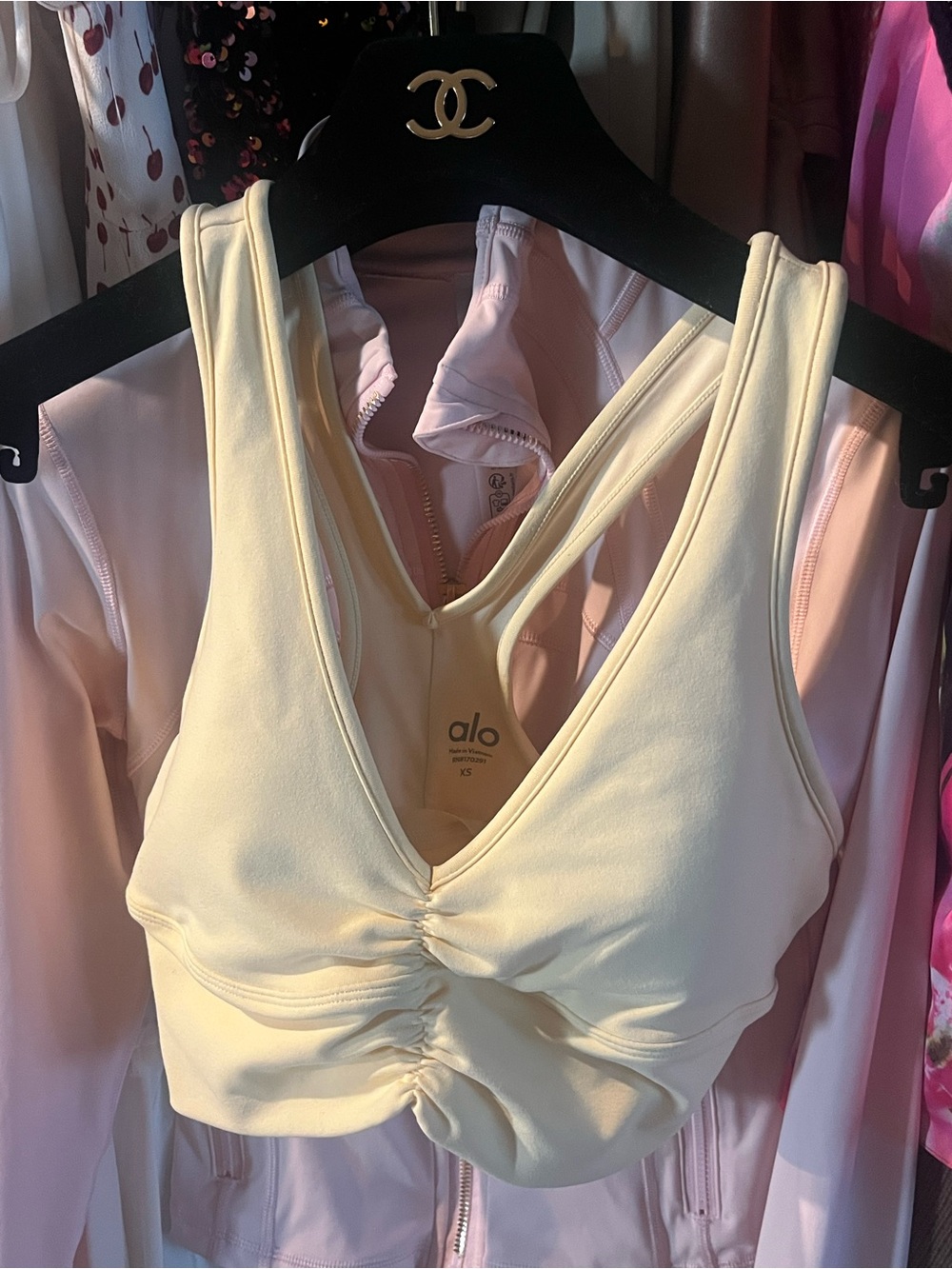ALO Yoga Light Yellow Scoop Sports Bra size XS 🍋🍋🍋🍋